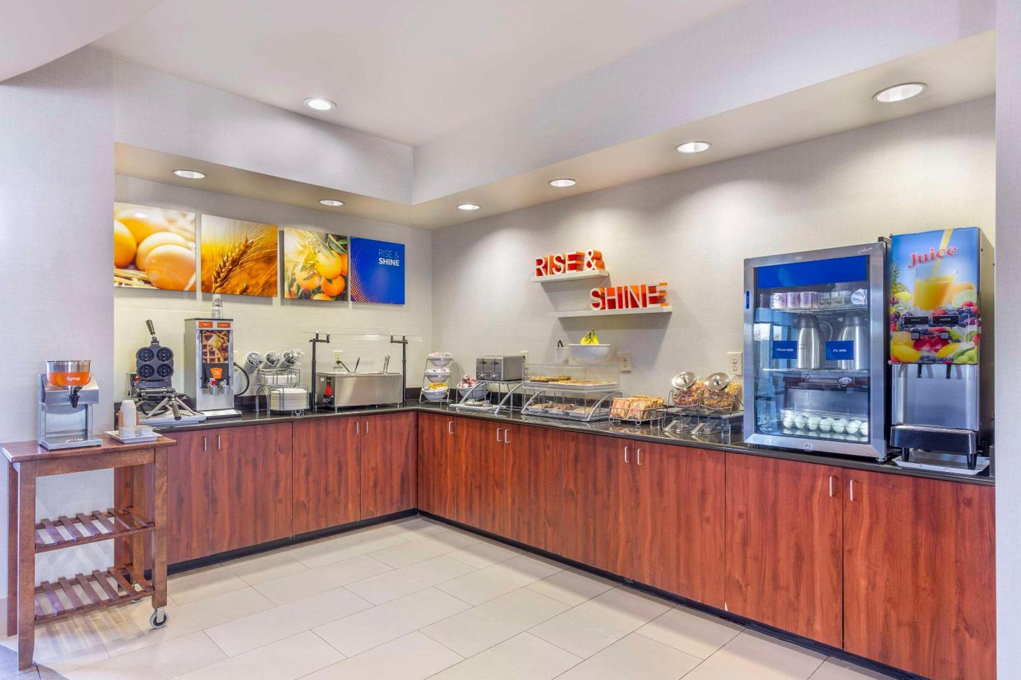 Comfort Suites Whitsett - Greensboro East Dış mekan fotoğraf